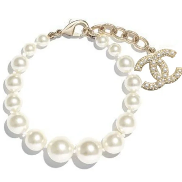 Rare Chanel Gold CC Pearl Pendant Pearl Bracelet w/ Box & Jewelry Pouch/Dustbag! - Picture 13 of 16